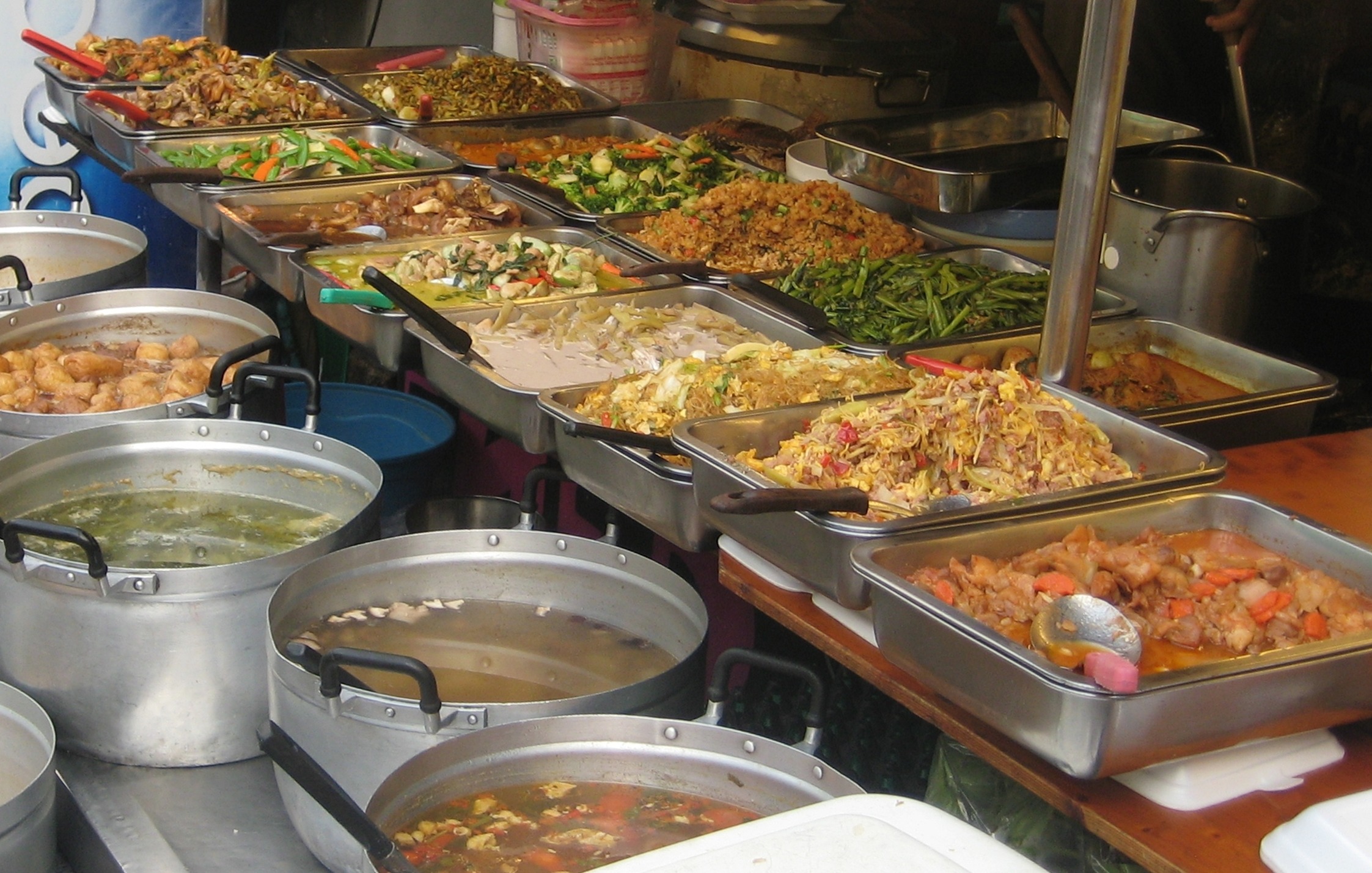 Local Bangkok food stall with cheap Thai food